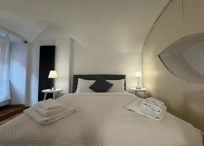 New! Renovated In Ancient Apartment